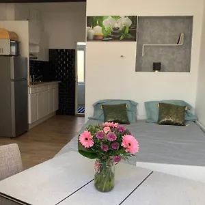 Magnifique Au 2eme Etage, A Proximite De La Gare Du Midi! Brussels